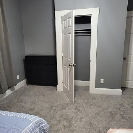 Guest Room With Two Double Beds In Columbus Oh, Airport Location Exteriör bild