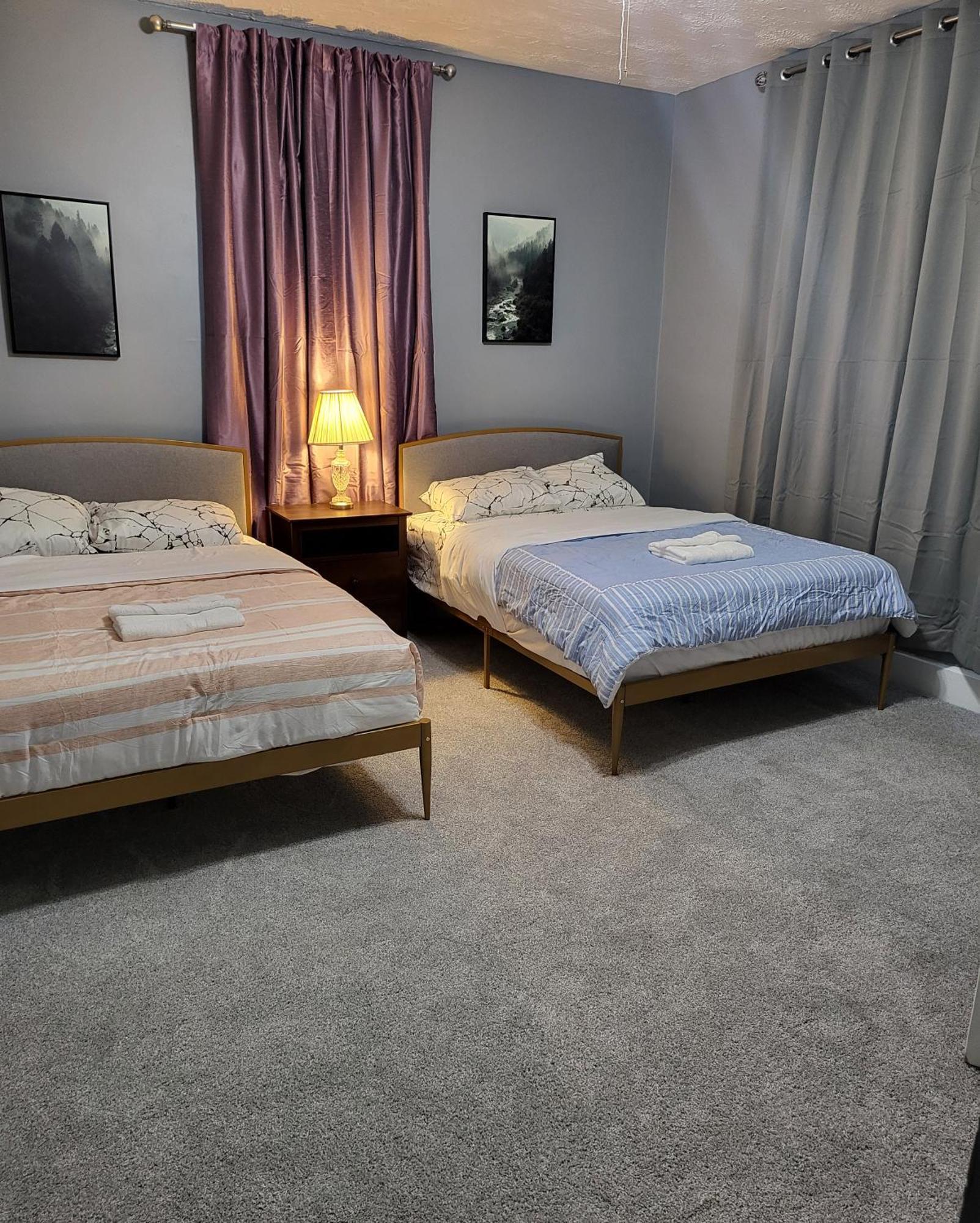 Guest Room With Two Double Beds In Columbus Oh, Airport Location Exteriör bild