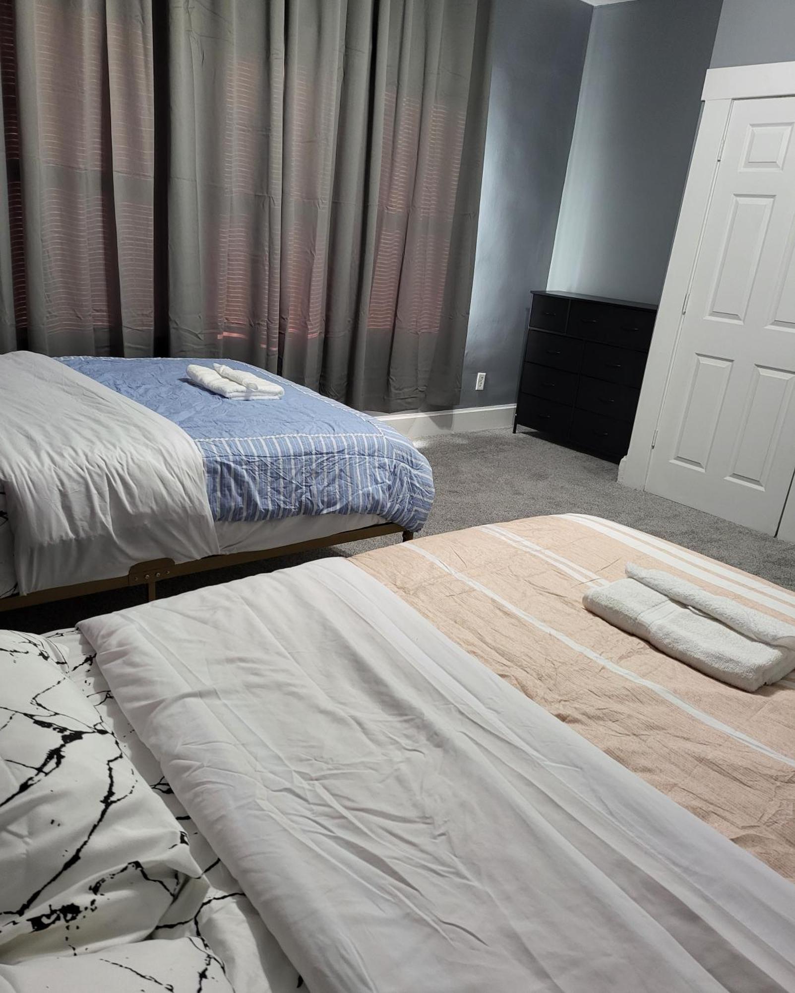 Guest Room With Two Double Beds In Columbus Oh, Airport Location Exteriör bild