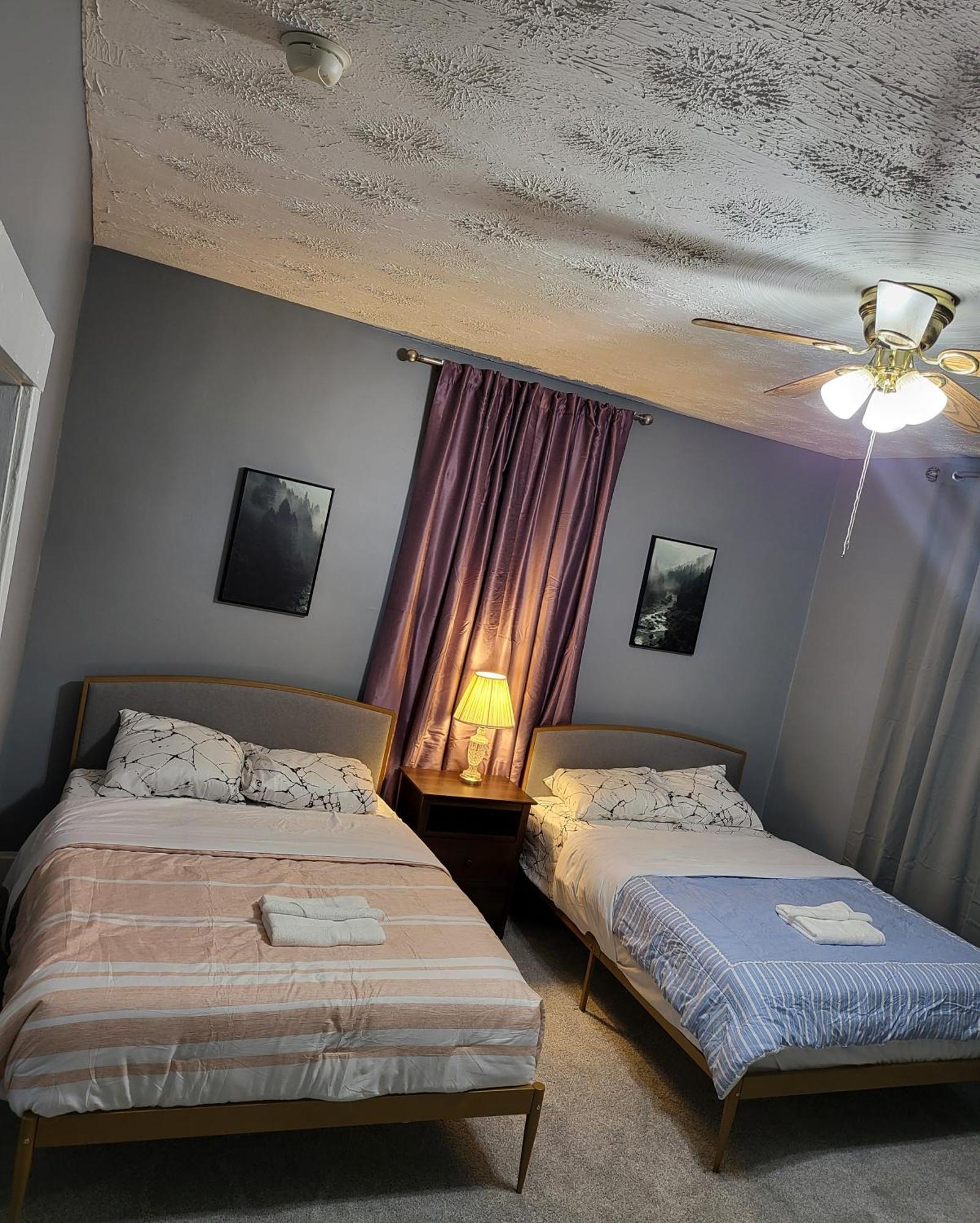 Guest Room With Two Double Beds In Columbus Oh, Airport Location Exteriör bild