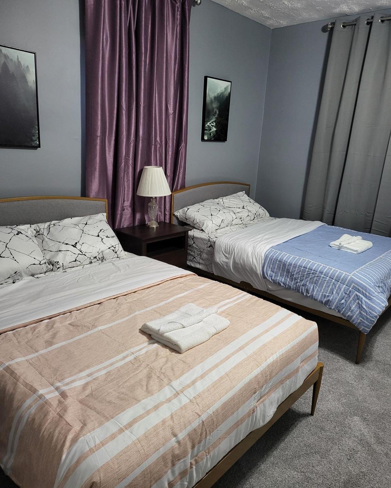 Guest Room With Two Double Beds In Columbus Oh, Airport Location Exteriör bild